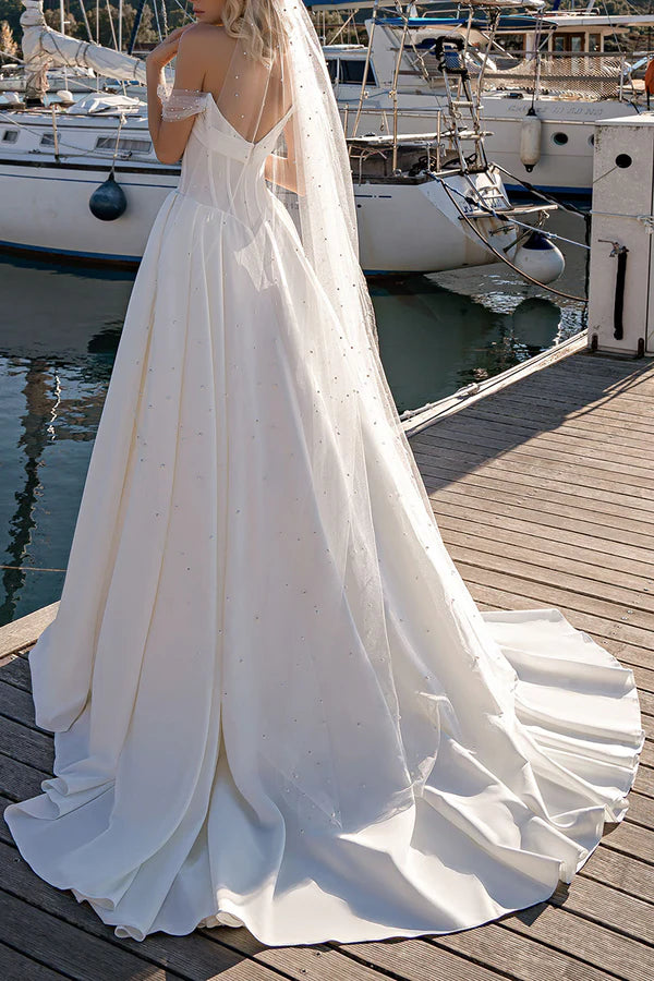 Abito da sposa in stile country con scollo a cuore e perle